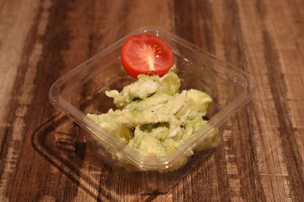 アボカドとチキンのバジルマヨサラダ