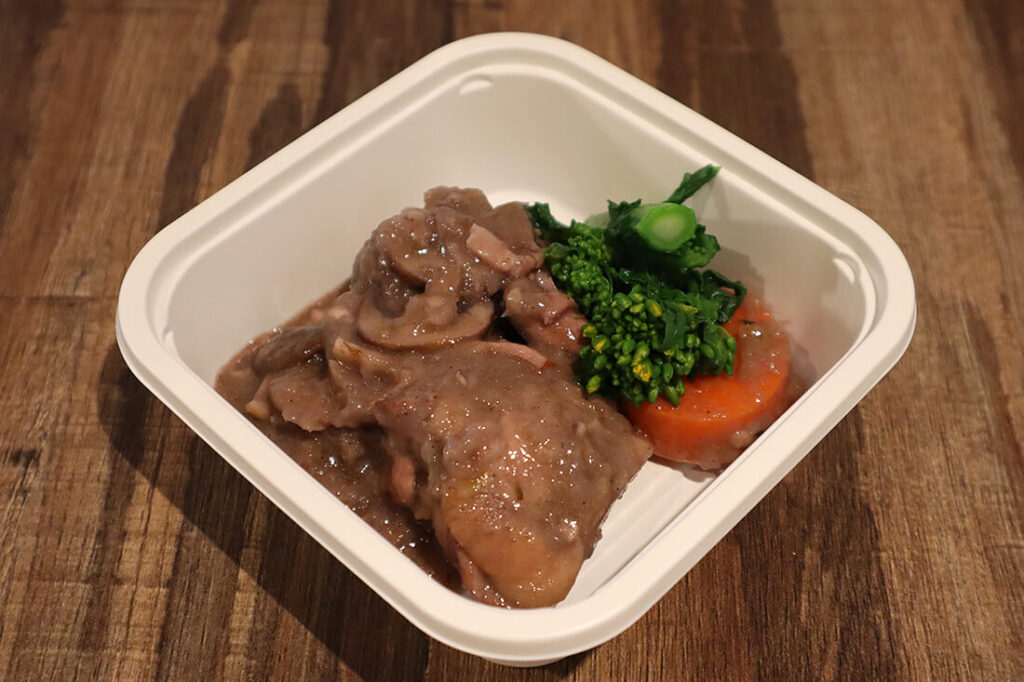 鶏もも肉の赤ワイン煮